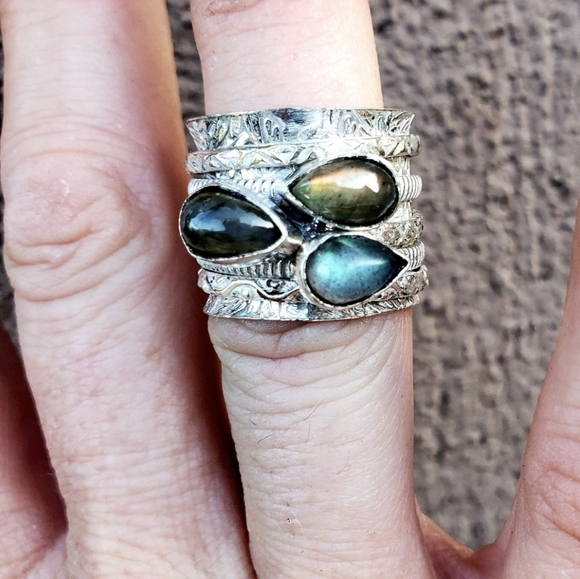 New Labradorite Silver Meditation Spinner Ring. - Picture 10 of 10